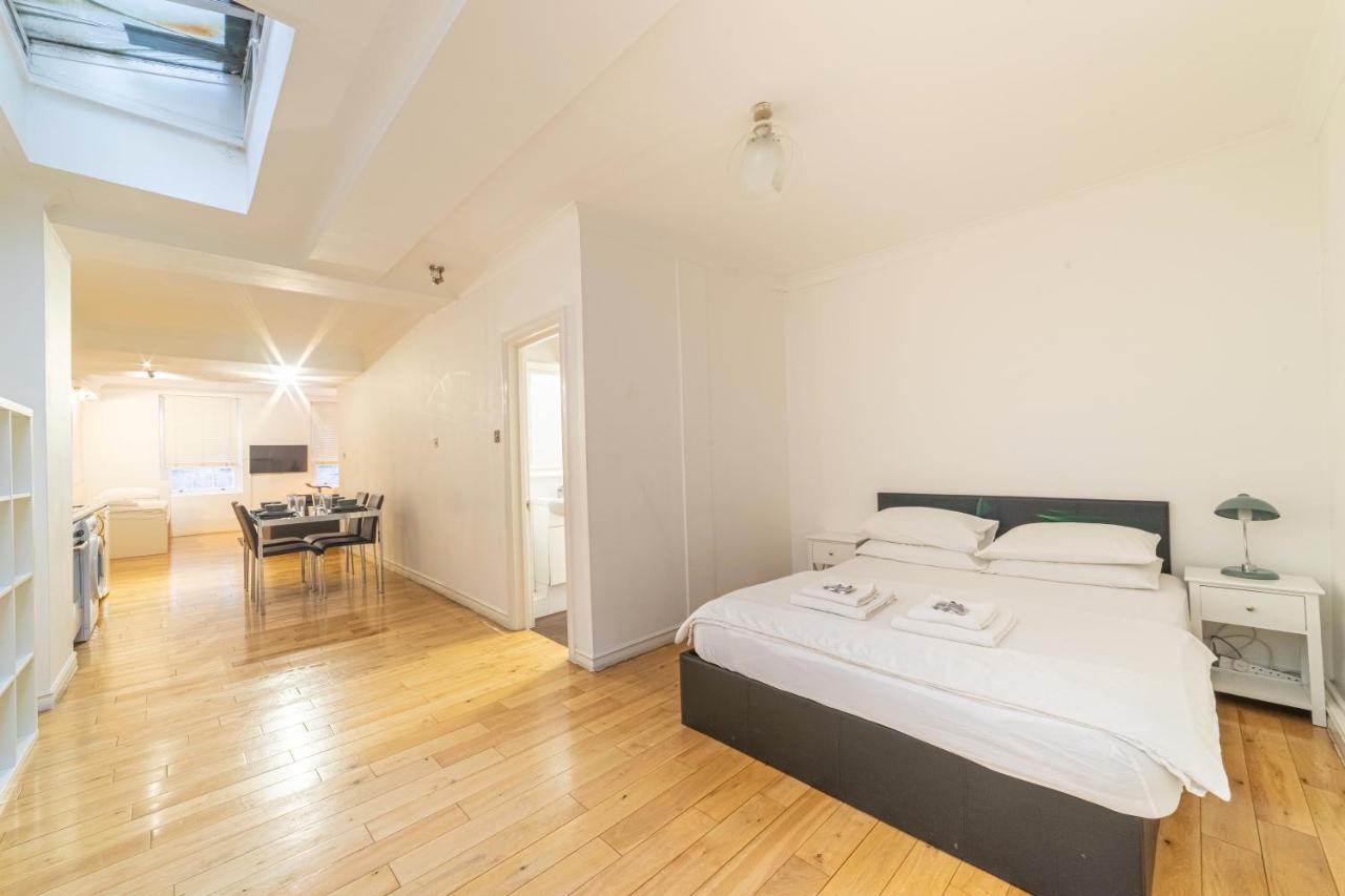 Piccadilly Circus Stylish Studio * London